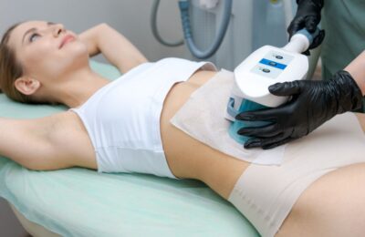 Kriolipoliza CoolTech – czy naprawdę usuwa tłuszcz bez skalpela?